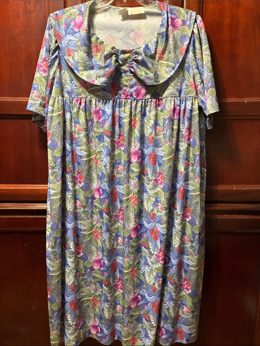 Vintage women’s plus size dress in a floral blue green pink and grey colors